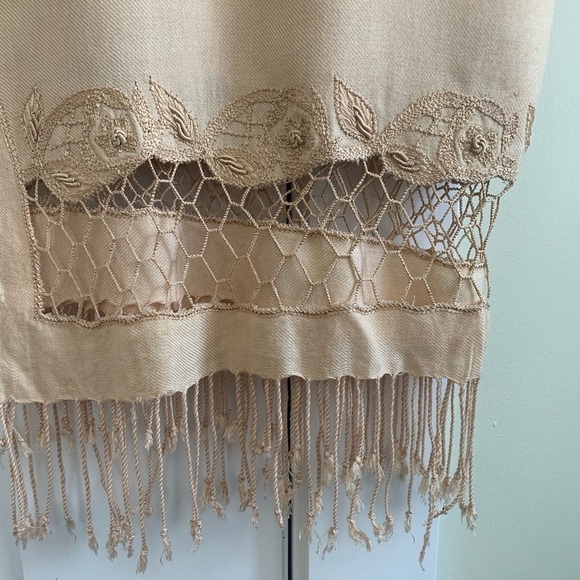 Lace bottom Scarf with tassels lagon look boho prairie style soft accents scarf - Picture 4 of 10